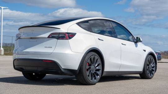 2022 Tesla Model Y 7SAYGDEF9NF381930