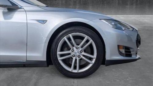 2015 Tesla Model S 5YJSA1H14FF080700