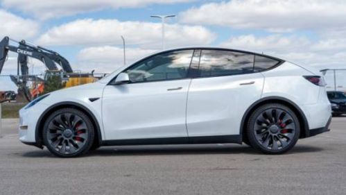 2022 Tesla Model Y 7SAYGDEF9NF381930