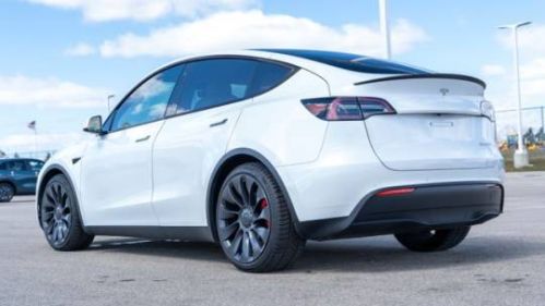 2022 Tesla Model Y 7SAYGDEF9NF381930