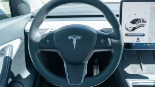 2022 Tesla Model Y 7SAYGDEF9NF381930