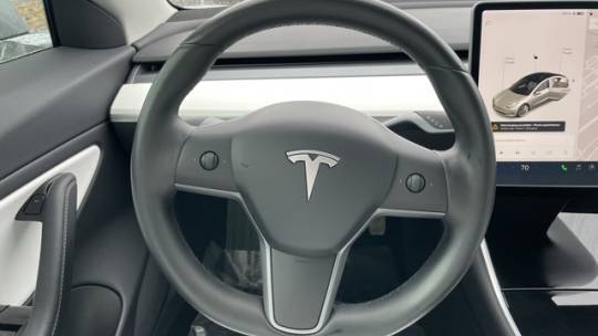 2018 Tesla Model 3 5YJ3E1EB3JF100577