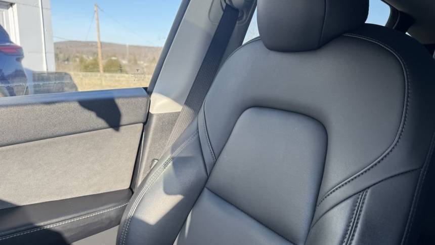 2021 Tesla Model Y 5YJYGDEE3MF148399