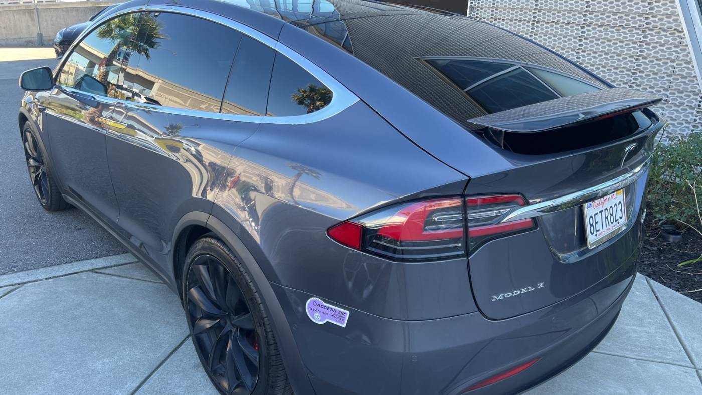 2018 Tesla Model X 5YJXCDE41JF101642