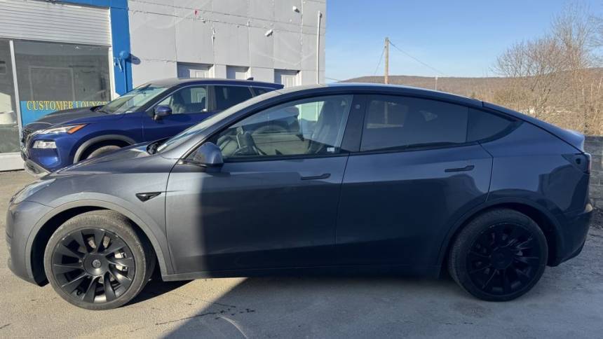 2021 Tesla Model Y 5YJYGDEE3MF148399