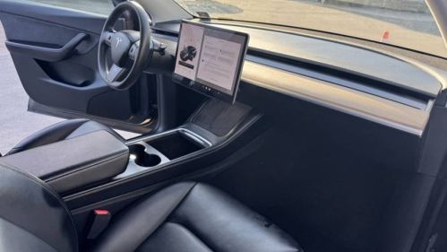 2021 Tesla Model Y 5YJYGDEE3MF148399