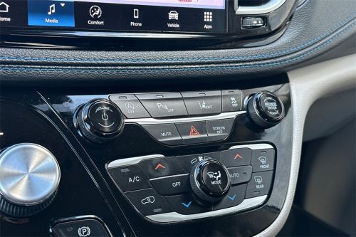 2021 Chrysler Pacifica 2C4RC1BG2MR527368