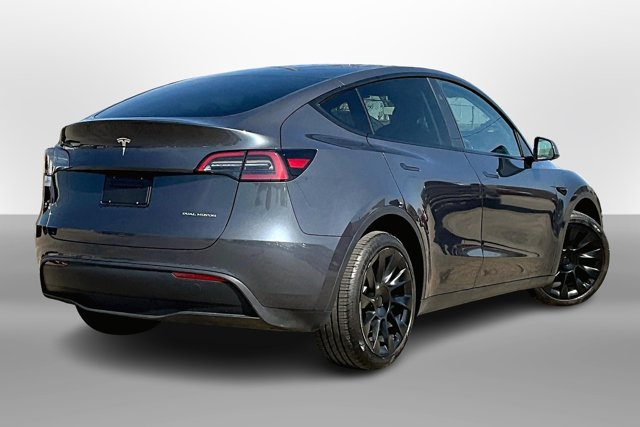 2023 Tesla Model Y 7SAYGDEEXPA208005