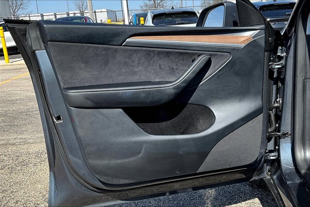 2023 Tesla Model Y 7SAYGDEEXPA208005