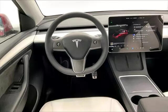 2023 Tesla Model Y 7SAYGDEE7PF752819