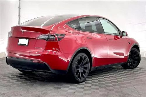 2023 Tesla Model Y 7SAYGDEE7PF752819