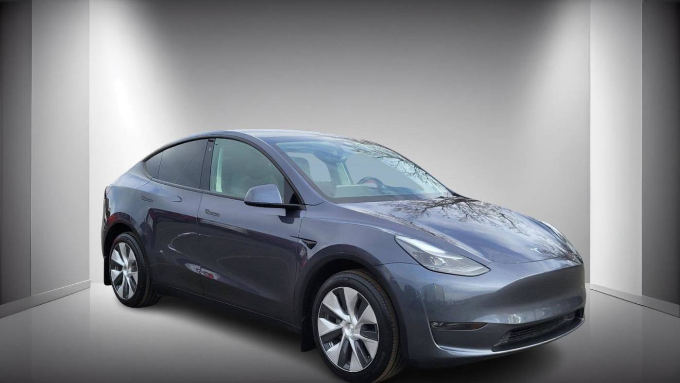 2023 Tesla Model Y 7SAYGDEE7PF683582