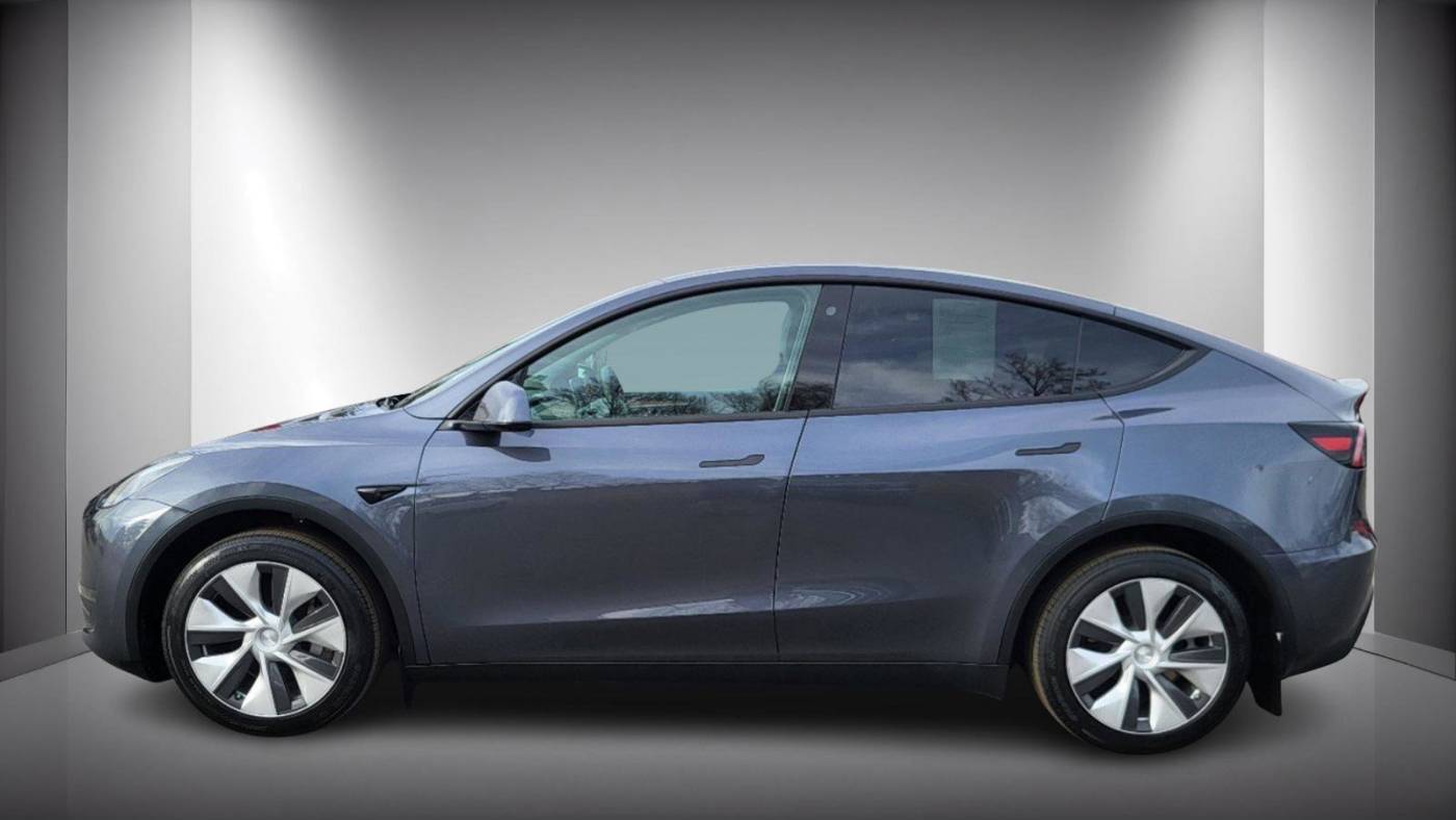 2023 Tesla Model Y 7SAYGDEE7PF683582