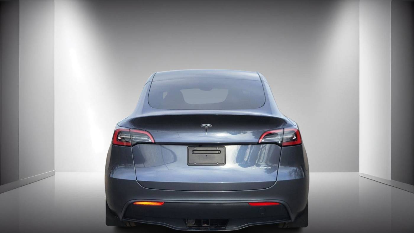 2023 Tesla Model Y 7SAYGDEE7PF683582