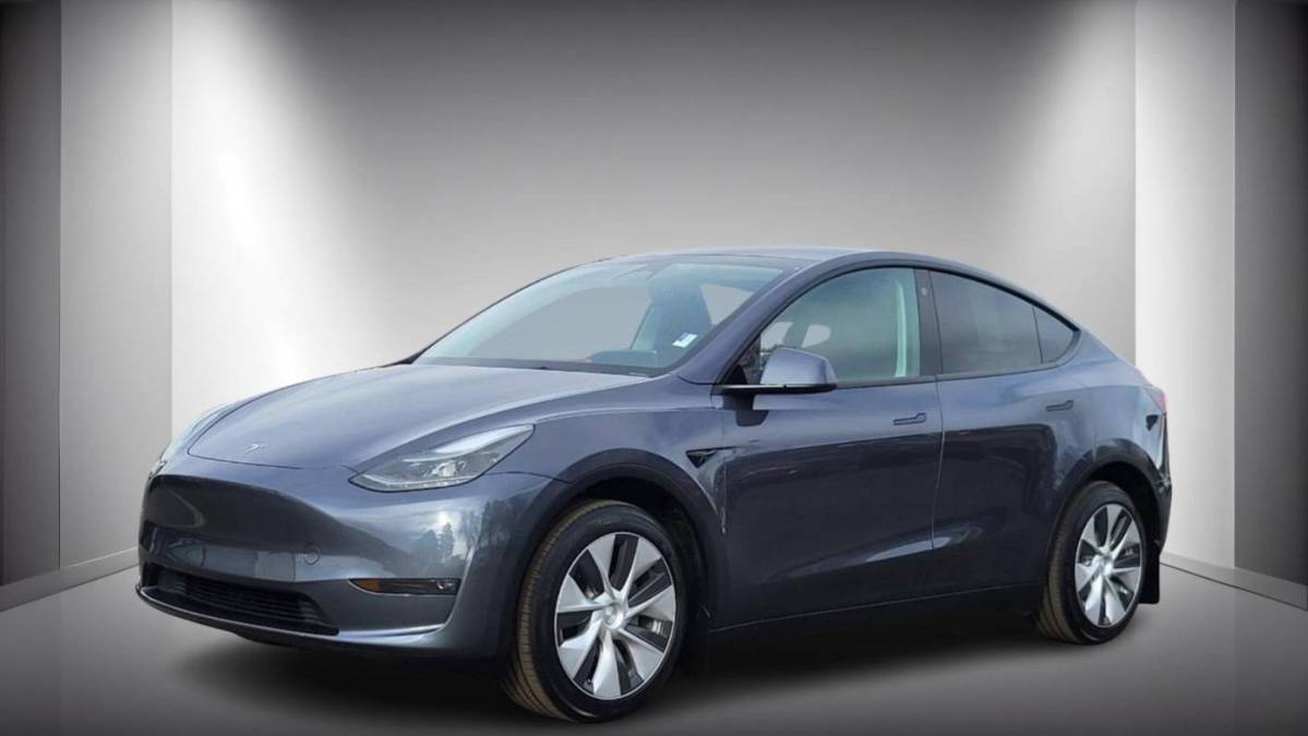 2023 Tesla Model Y 7SAYGDEE7PF683582