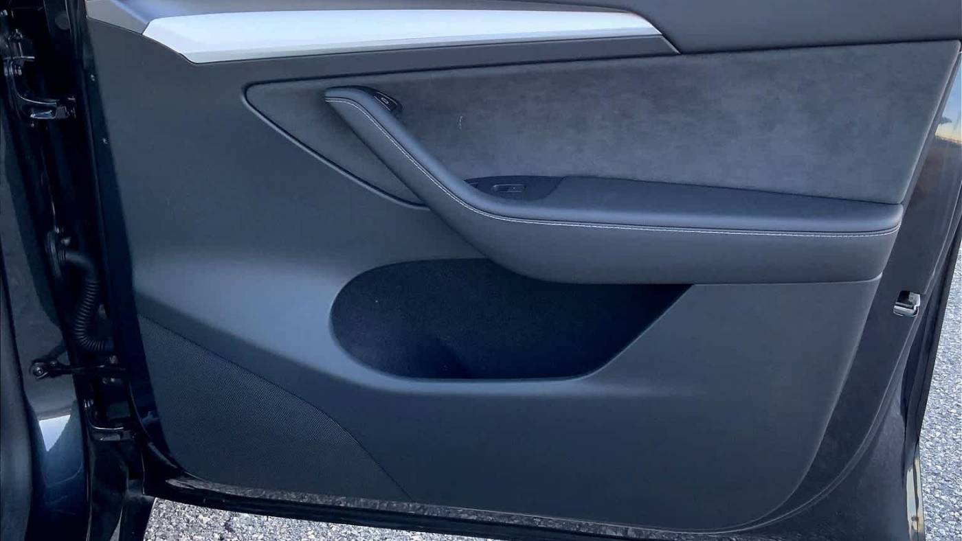 2025 Tesla Model Y 7SAYGAEE9SF222794