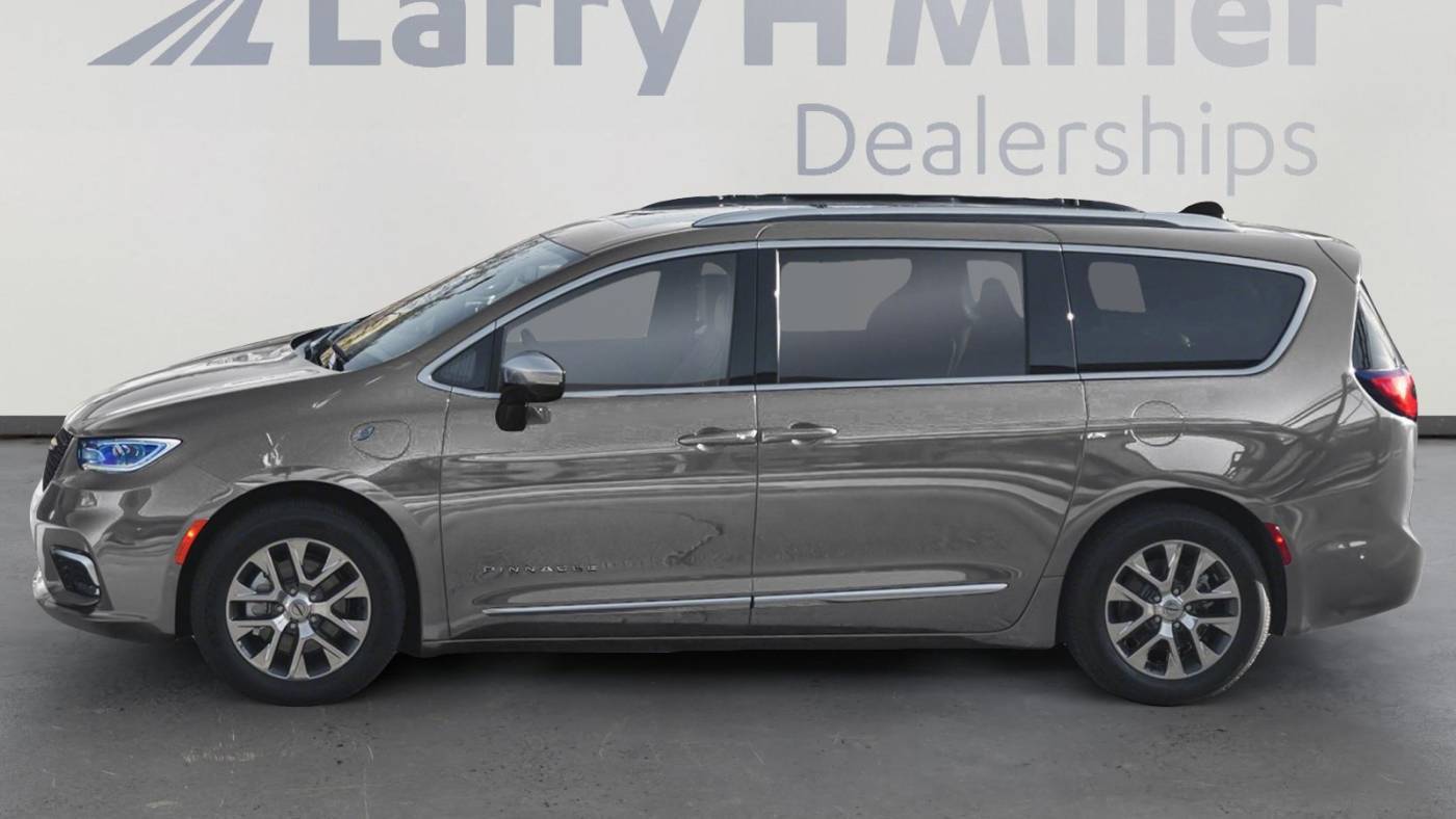 2025 Chrysler Pacifica 2C4RC1N72SR550061