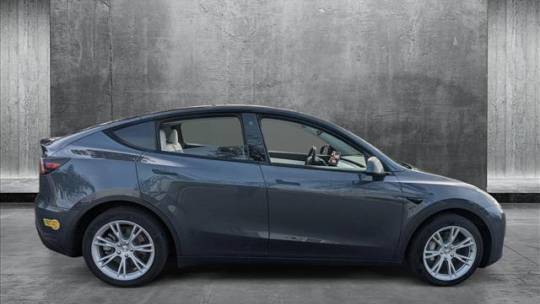 2022 Tesla Model Y 7SAYGDEE8NF394238