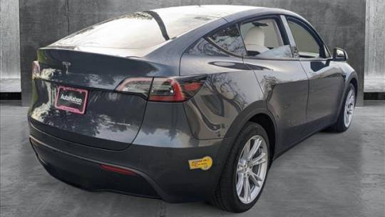 2022 Tesla Model Y 7SAYGDEE8NF394238