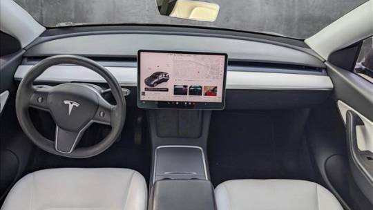 2022 Tesla Model Y 7SAYGDEE8NF394238