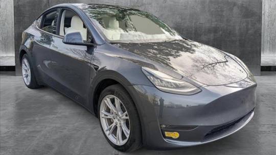 2022 Tesla Model Y 7SAYGDEE8NF394238