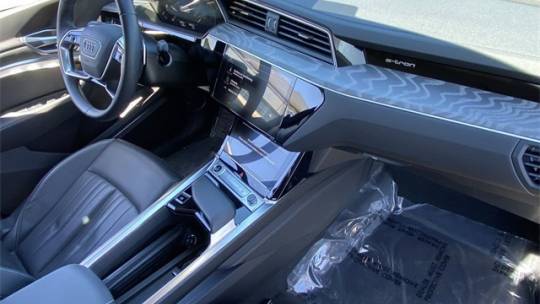 2024 Audi Q8 e-tron WA15AAGEXRB025364