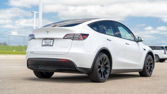 2022 Tesla Model Y 7SAYGDEE5NF399770