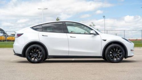 2022 Tesla Model Y 7SAYGDEE5NF399770