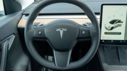 2022 Tesla Model Y 7SAYGDEE5NF399770