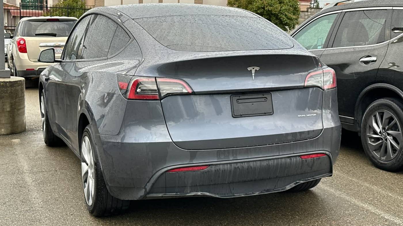 2023 Tesla Model Y 7SAYGDEE8PF936294