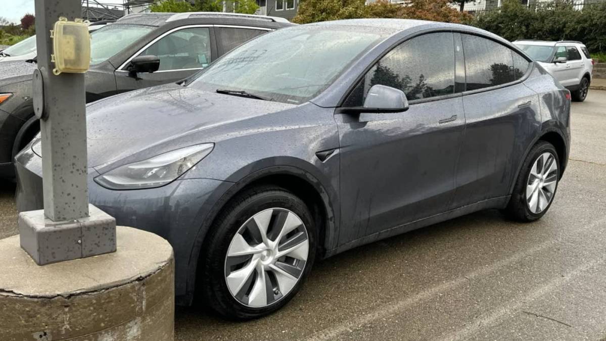 2023 Tesla Model Y 7SAYGDEE8PF936294