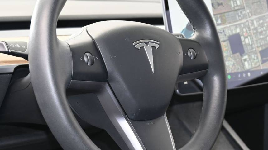 2022 Tesla Model Y 7SAYGDEF3NF380126