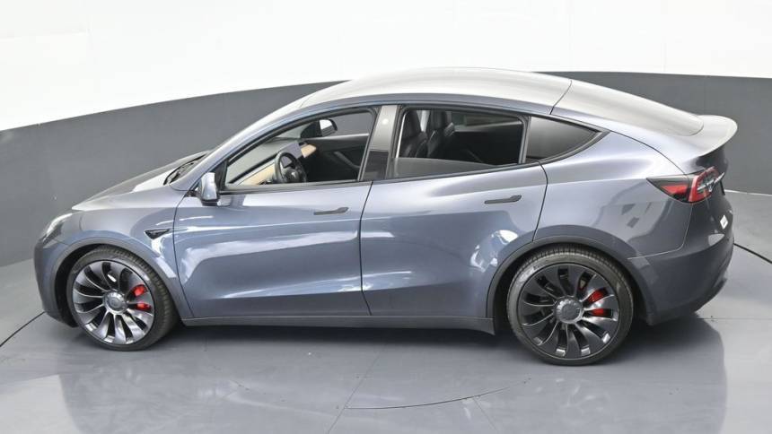 2022 Tesla Model Y 7SAYGDEF3NF380126