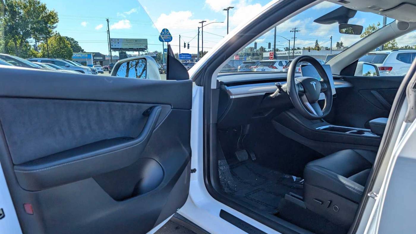 2022 Tesla Model Y 7SAYGDEE3NF444284