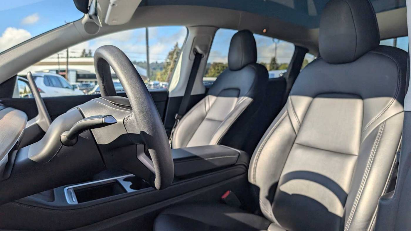 2022 Tesla Model Y 7SAYGDEE3NF444284