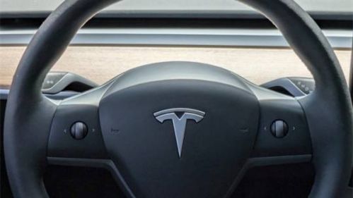 2023 Tesla Model Y 7SAYGDEE1PA122811