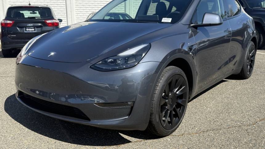 2023 Tesla Model Y 7SAYGDEE1PF829412