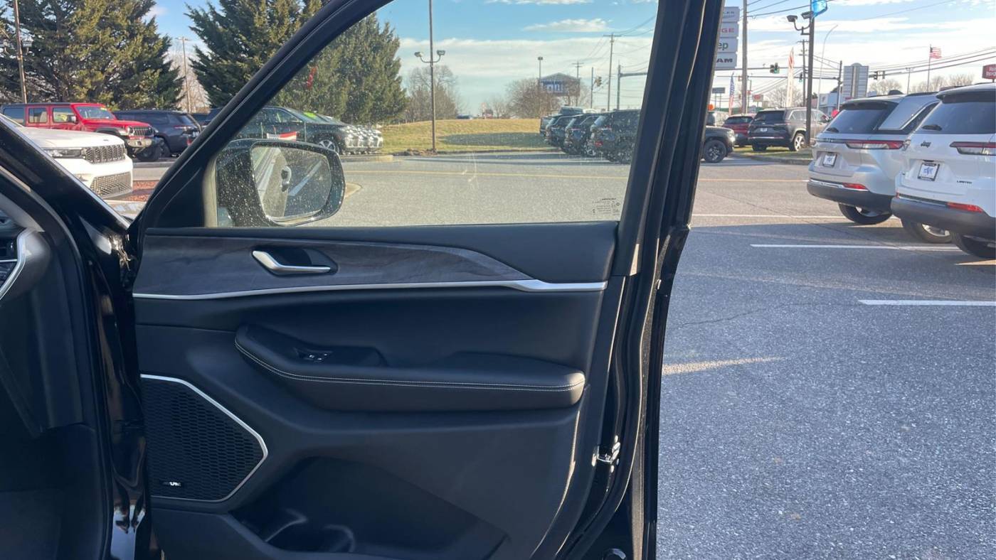 2023 Jeep Grand Cherokee 1C4RJYB68PC650580