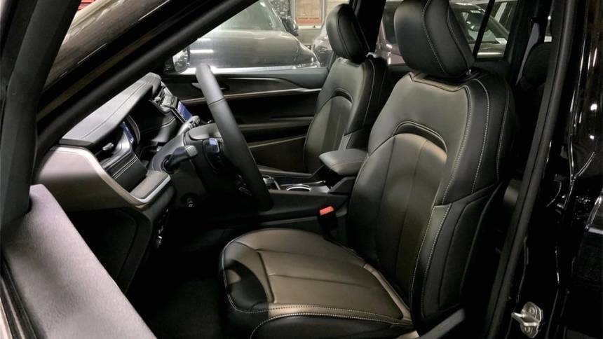 2025 Jeep Grand Cherokee 1C4RJYB65S8680583