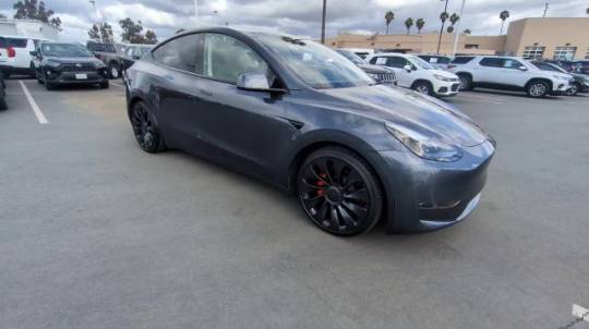 2023 Tesla Model Y 7SAYGDEF7PF645536