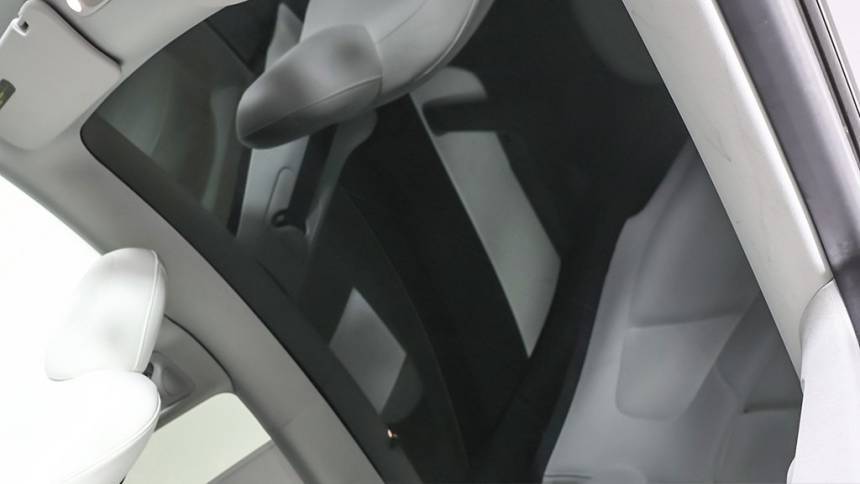 2022 Tesla Model Y 7SAYGDEE1NF443537