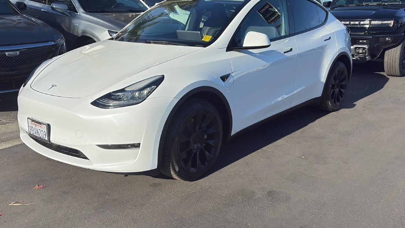 2022 Tesla Model Y 7SAYGDEEXNF481901