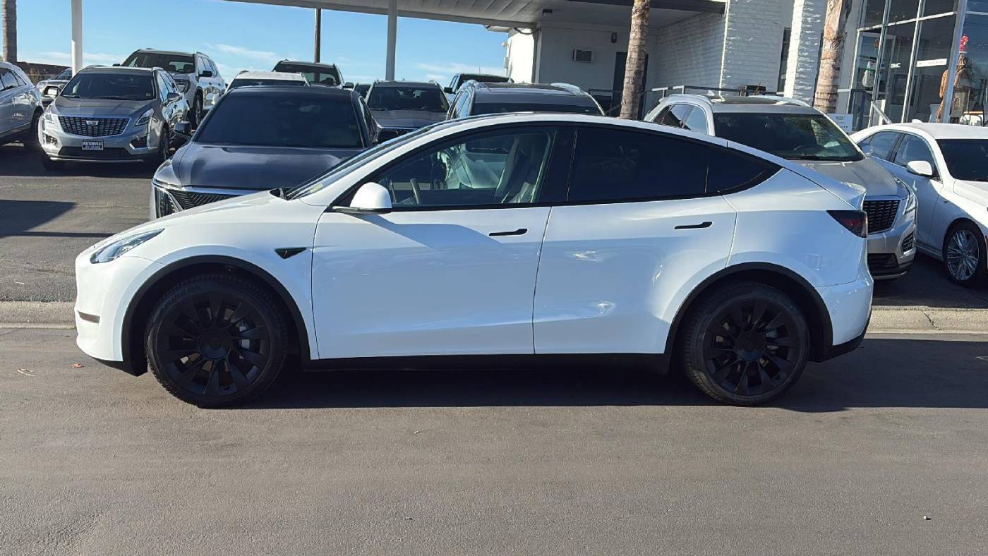 2022 Tesla Model Y 7SAYGDEEXNF481901