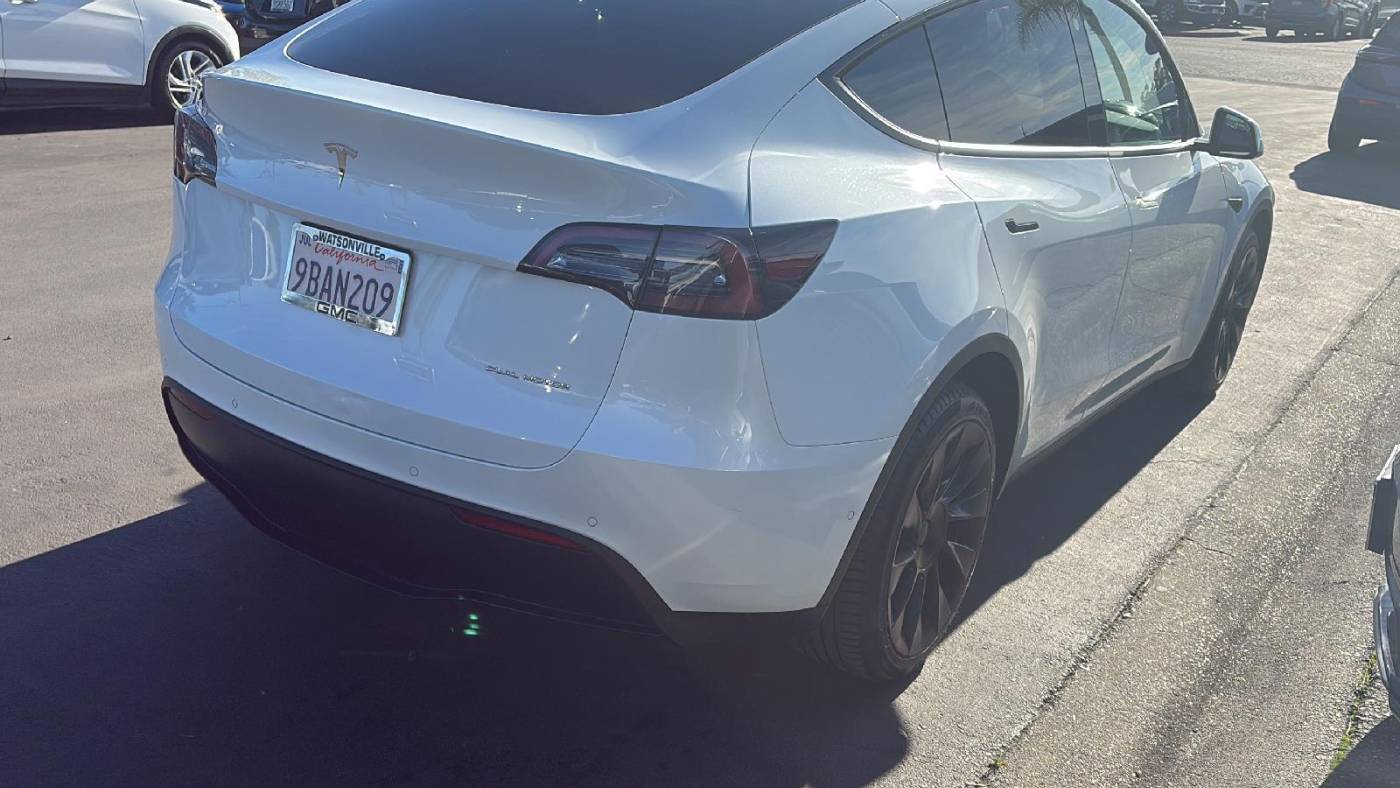 2022 Tesla Model Y 7SAYGDEEXNF481901