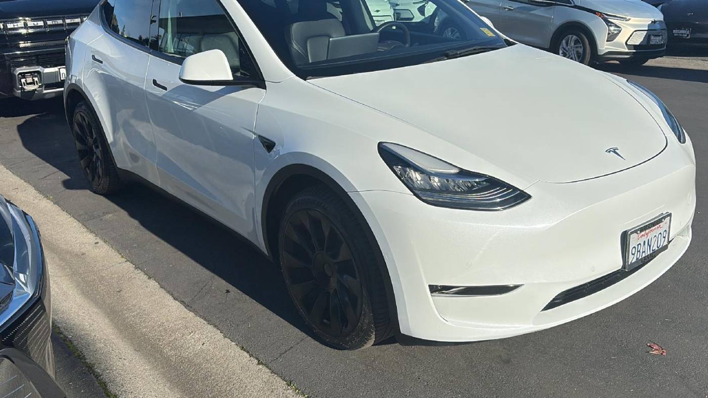 2022 Tesla Model Y 7SAYGDEEXNF481901