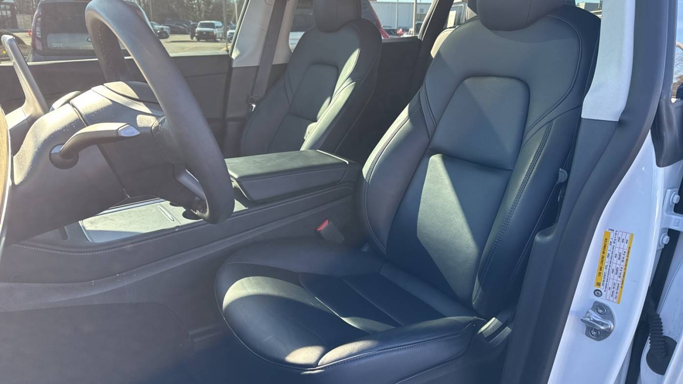 2022 Tesla Model Y 7SAYGAEE8NF379950