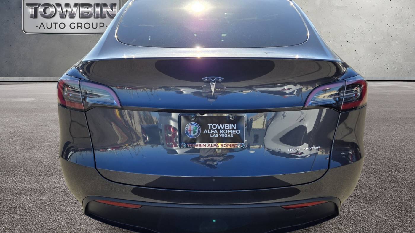 2024 Tesla Model Y 7SAYGDEE7RA282680