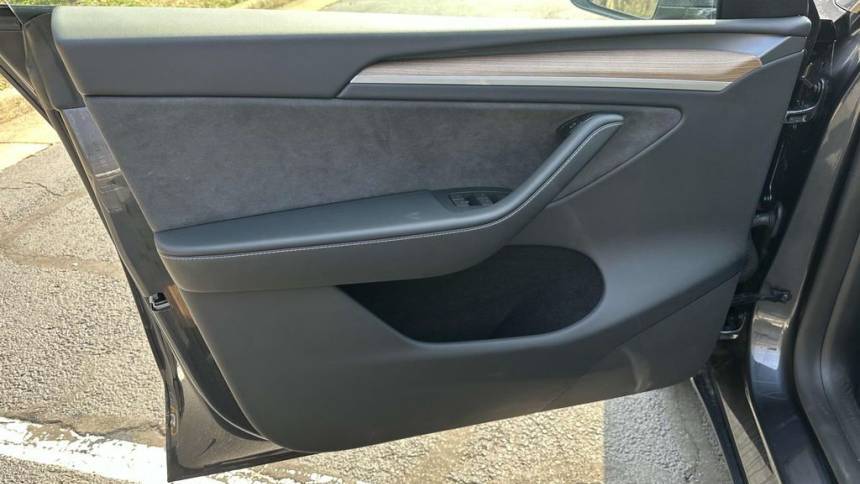 2024 Tesla Model Y 7SAYGDEE4RA280823