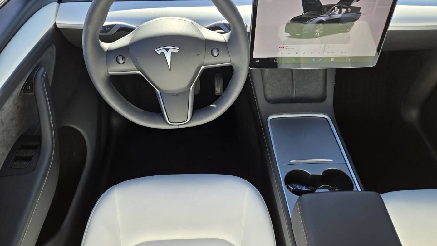 2024 Tesla Model Y 7SAYGDEE7RA282680