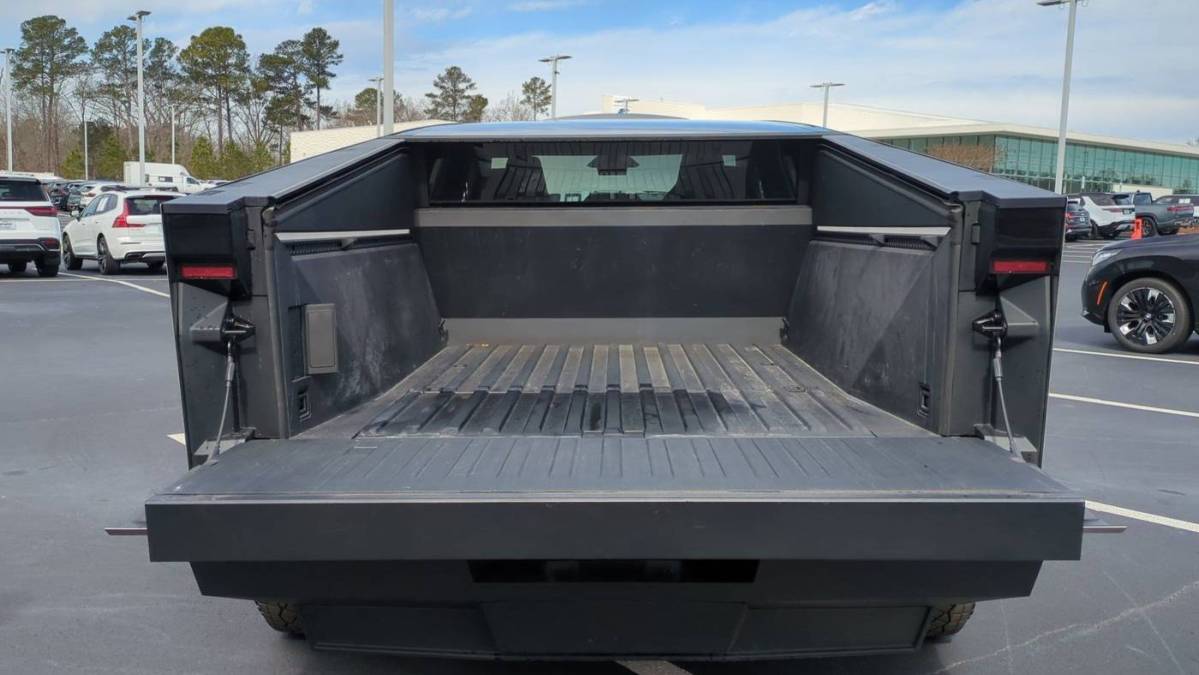 2024 Tesla Cybertruck - Images - 32